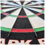dartbord en surround aanbieding